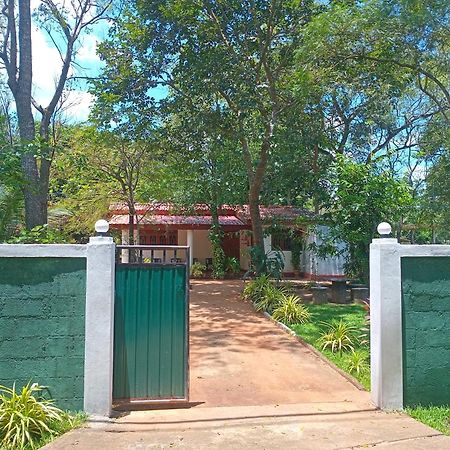 Senasuma Holiday Bungalow Anuradhapura Eksteriør bilde